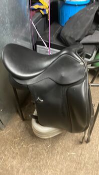 Bates wide 16.5” dressage saddle, Bates Wide dressage, Tanya murphy , Dressage Saddle, Woking