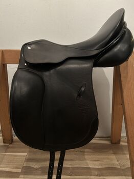 Dressage Saddle Passier GT D, Dressursattel Passier weite Kammer 17,5 verbr. Kopfeisen Friese Dressursattel Passier weite Kammer 17,5 verbr. Kopfeisen Friese, Passier GT D, Aki , Dressage Saddle, Edemissen