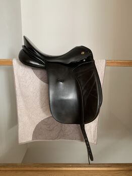 Karl Niedersüss (KN) - Allegro Dressage Saddle, Karl Niedersüss Allegro, Victoria, Dressursattel, London