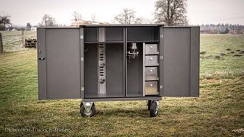 Sattelschrank Tunierschrank -Pferdetransporter-LKW-Pferde Zubehör, Dickenherr Winner Dickenherr Winner, Strobel, Sattelschrank / Bundeswehrschrank, Zöbingen