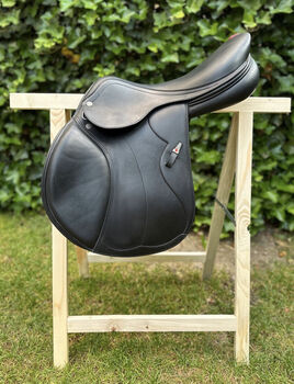 Selleria Equipe Synergy Special Springsattel | 17 Zoll | schwarz, Selleria Equipe Synergy Special, Emma, Jumping Saddle, München