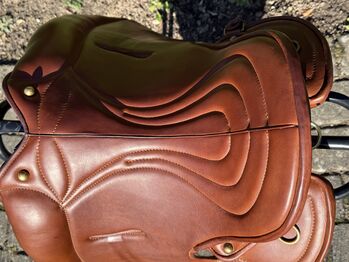 Endurance Saddle Signum Omega Mercedes - Sondermodell, Signum Omega Mercedes Sattel Bj. 2023 mit vollelastischem Sattelbaum - NP 4.060,00 EUR Signum Omega Mercedes Sattel Bj. 2023 mit vollelastischem Sattelbaum - NP 4.060,00 EUR, Signum Omega Mercedes - Sondermodell, A.S., Endurance Saddle, Fargau