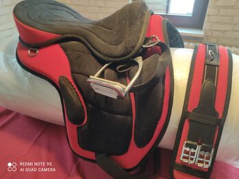Treeless Saddle Baumloser Freemax Baumloser Freemax, Anne Kolipost , Treeless Saddle, Schwallungen