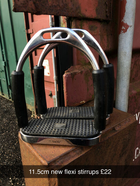 11.5cm new flexi stirrups, Flexistirrups, Emilie Barnett, Sattelzubehör, Welwyn Hatfield