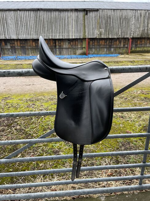 Bates CAIR dressage saddle, Bates , Ayshea Griffiths, Dressage Saddle, York, Image 2