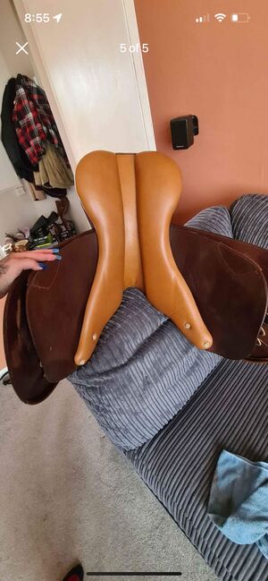 Brown saddle 17.5, J p heritage, Alix, Jumping Saddle, Barkingside, Image 5