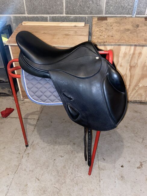 harry dabbs black jump saddle almost brand new, harry dabbs avant, Farrah Bennett, Jumping Saddle, Wadworth Hill