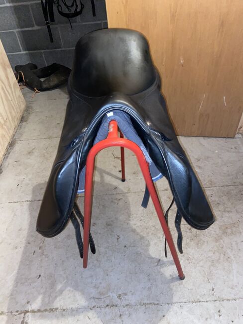 harry dabbs black jump saddle almost brand new, harry dabbs avant, Farrah Bennett, Jumping Saddle, Wadworth Hill, Image 3