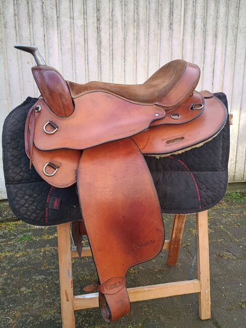 Podium Westernsattel Wanderreitsattel 17" nur 8 kg, Podium, Cowgirl , Westernsattel, Hahnstätten 