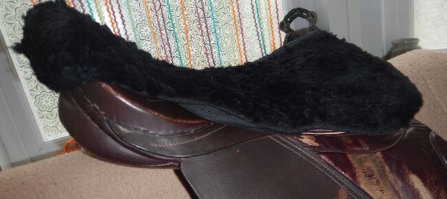 Roma Sheepskin Seat Saver, Roma, Jenny Thornton, Saddle Accessories, Plymouth, Image 3