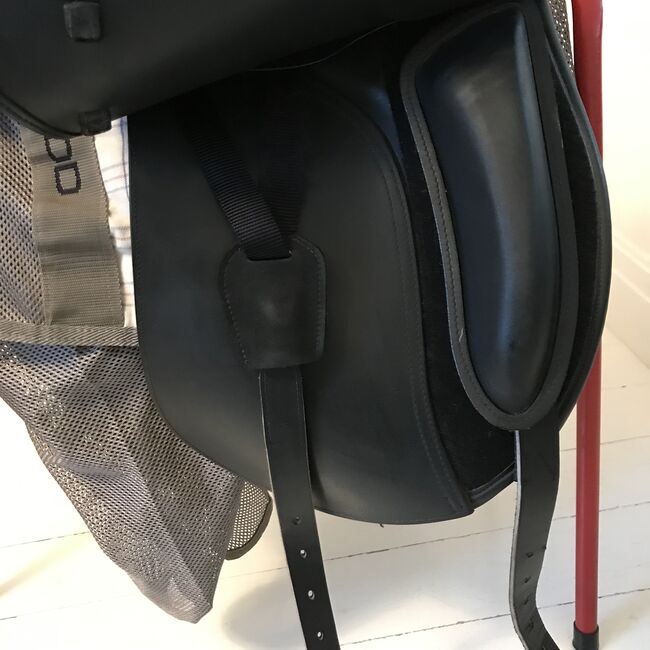 Versatile dressage saddle for short backed horses, Whitaker Harrogate, Stephanie Butscheck, Dressage Saddle, Nottingham, Image 3