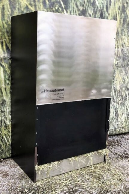 Zeitgesteuerter Heuautomat, Céline Stoffel, Heu & Stroh, Brunnen, Abbildung 2