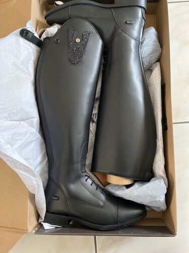 Linus Dressage Cavallo Junior Jump Lack Und Strass Cavallo Tall