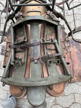 1 Kavallerie-Munitions- und 1 Train-Bastsattel Jg. 1972 Schweizer Armee Pack-/ +Bastsattel