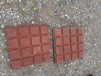 1 Sagusto Paddockplatte Stallmattte 50x50x4 Sagusto Elastikmatte mit Steckverbindern 