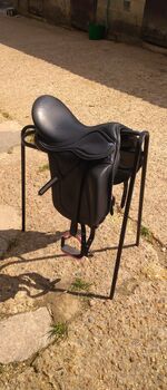 15.5 inch Black Leather Dressage Saddle, Hastilow & Son, Paula Lindsay, Dressage Saddle, Yateley