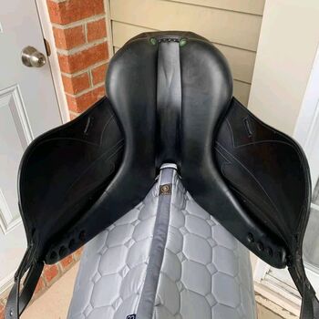 16.5" Dressage Saddle – Excellent Condition