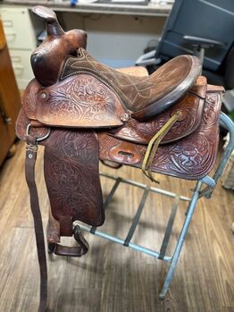 16" Tooled Saddle