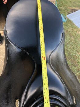 16” Kes dressage saddle Kes 