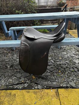 17.5" Albion HR Dressage Saddle Albion HR