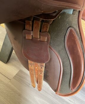 17.5” Bates Caprilli CAIR jump saddle Bates Caprillli