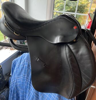 17.5” Black Albion medium saddle, Albion, Claire , All Purpose Saddle, South Shields 