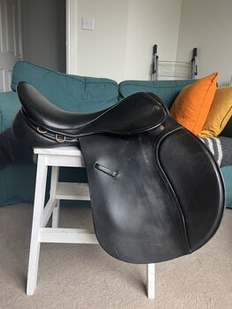 17.5” black Ideal Saddle, Ideal, Izzy, All Purpose Saddle, Amesbury