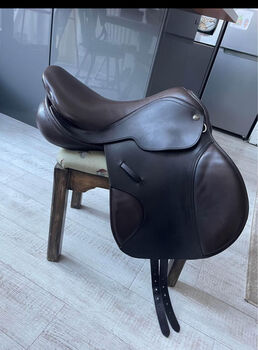 17.5” brown jump saddle Woodseaves 