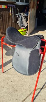 17.5 changable gullet new, No brnd, Amy bergin, All Purpose Saddle, Tring 