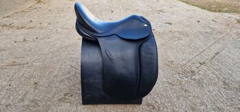 17.5" H&S Holistic dressage saddle (Black) Humphries & Swain Holistic (semi-flex)