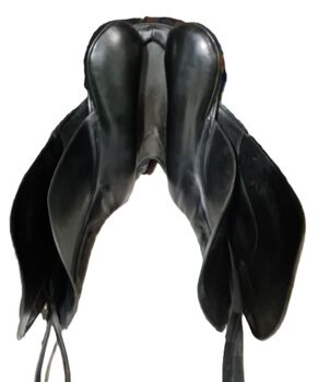 17.5” Hennig dressage saddle Hennig