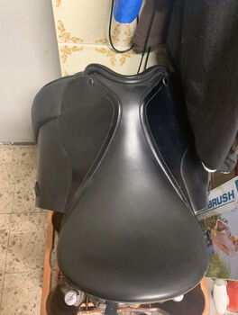 17“5 Zoll Dressursattel (Modell leider unbekannt, aber gut wie neu), Leider Unbekannt , Nathalie, Dressage Saddle, Duingen ot. Marienhagen 