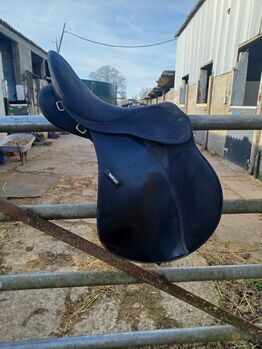 17" Black Wintec 2000 saddle, Wintec 2000, Rachel Dennis, Siodła wszechstronne, Gloucester