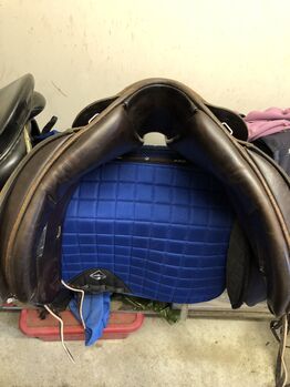 17” Wide Dressage Saddle Lauriche Dressage 