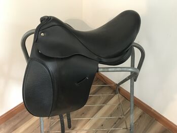 17” Cambridge dressage saddle, Statelinetack  Cambridge , Sarah, Dressage Saddle, Warren