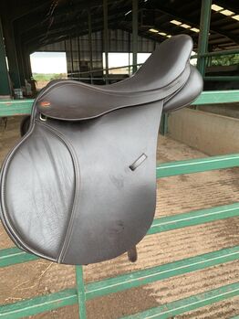 17”Kent and Masters adjustable jumping/GP saddle, Kent and Masters, Maxine Kinnaird , Siodła wszechstronne, Haddington 