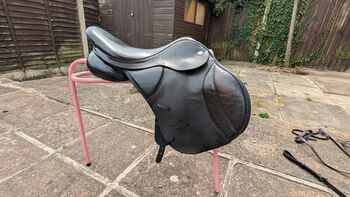 17" Thorowgood T8 Jump Saddle, Thorowgood , Megan Borland, Jumping Saddle, Carlton