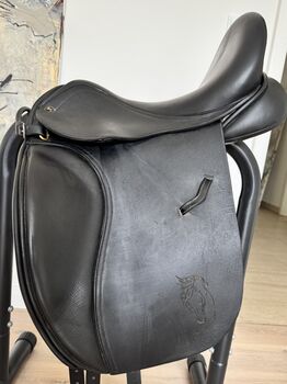 17 Zoll Dressursattel von Harry Dabbs und Sattlerin Anke Just, Harry Dabbs und Anke Just, Anne-sofie Hohl, Dressage Saddle, Buxtehude
