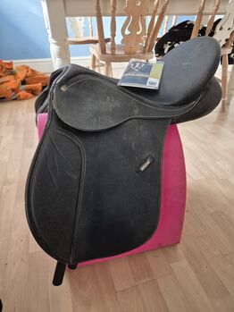 17" Wintec changeable gullet saddle with 2 gullets Wintec Easy Change 