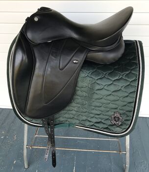 17” WOW modular dressage saddle, WOW Pinnacle, Sarah, Dressage Saddle, Warren