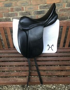 17'5“ Stubben / Stübben Genesis Dressage Saddle 30 (medium fit), Stübben  Genesis , Christiane Baars, Dressage Saddle, Bozeat, Northamptonshire 