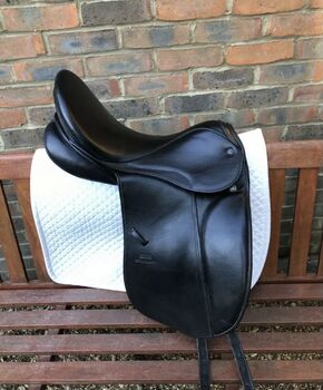 17'5“ Stubben / Stübben Genesis Dressage Saddle 30 (medium fit) Stübben  Genesis 