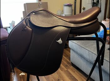 18” Bates Jump Saddle. BRAND NEW! Bates