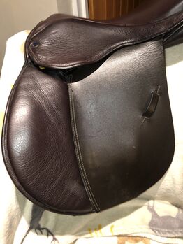 18” silhouette brown very wide saddle, Silhouette VSD , Samantha Leck , All Purpose Saddle, Gateshead