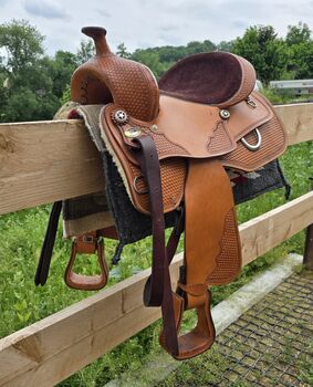 2 Western Sättel von Westen Imports Roudskirt Basket Reiner Westernsattel Pad Gurt Vorderzeug Western Imports  Roudskirt Basket Reiner 