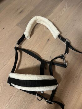 2x Halfter mit Teddyfell WB, Stephanie Mathis, Halters, Oerlingen