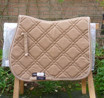 30€ NEU HKM WB Vielseitigkeit Schabracke Bologna beige m. Silberbiese, HKM Bologna, Reitartikelbörse (Reitartikelbörse - Onlineshop für Wanderreiter), Dressage Pads, Grevenbroich