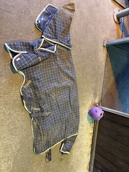 300g 6ft rhino turnout rug