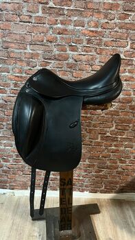 610 Prestige X-Helen 18/33, Prestige X-Helen, Satteldealer (Satteldealer), Dressage Saddle, Nordfriesland - Niebüll