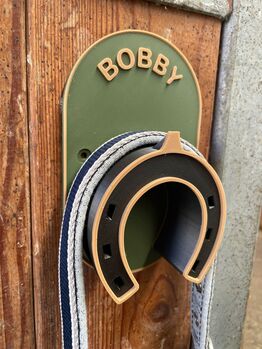 Personalisierbare Trensen- und Halfterhalter Loomero